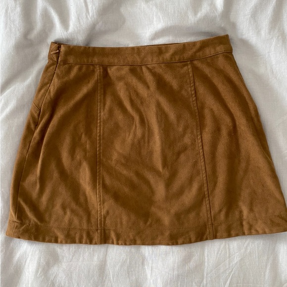Abercrombie fall tan vegan suede mini skirt - Picture 3 of 4